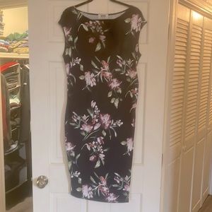 Verse floral maternity dress